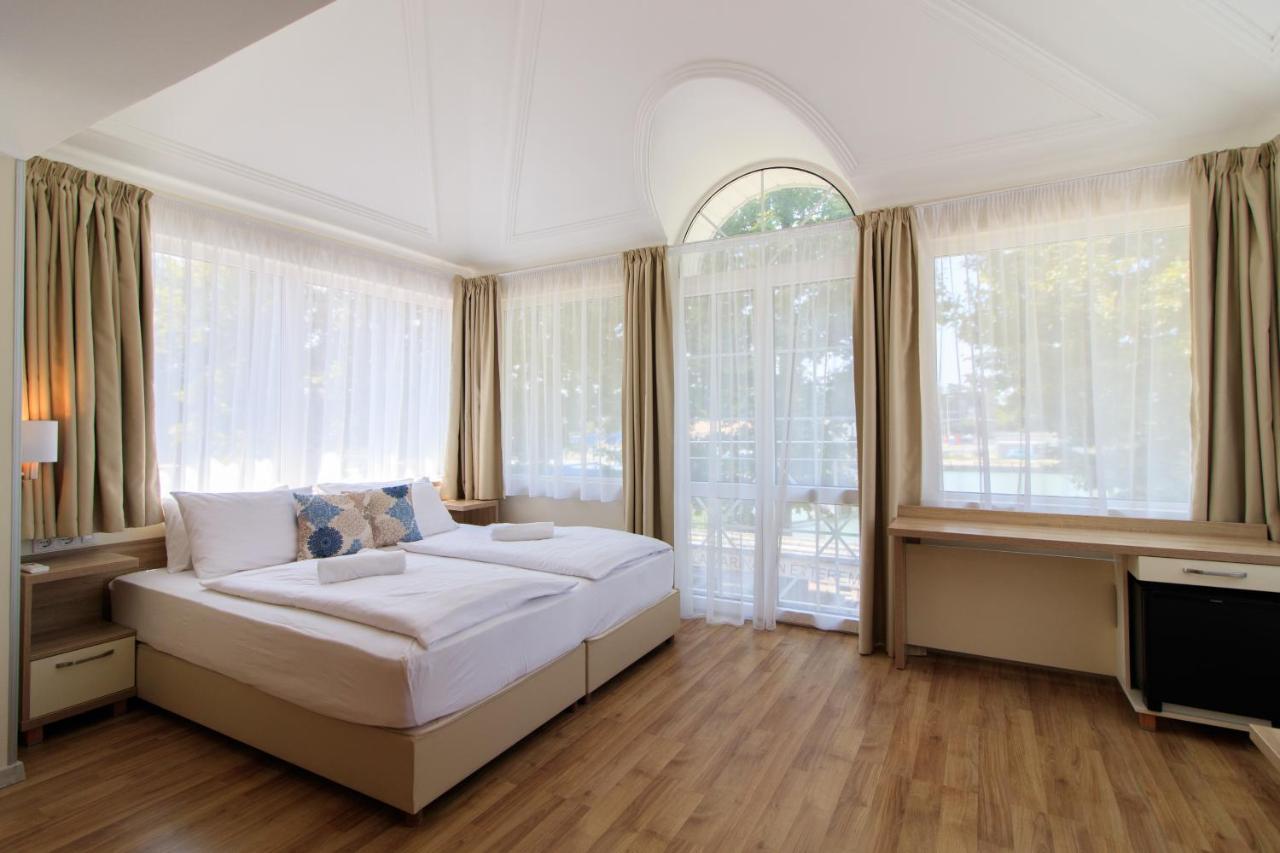 Villa Marina Inn Siófok Extérieur photo